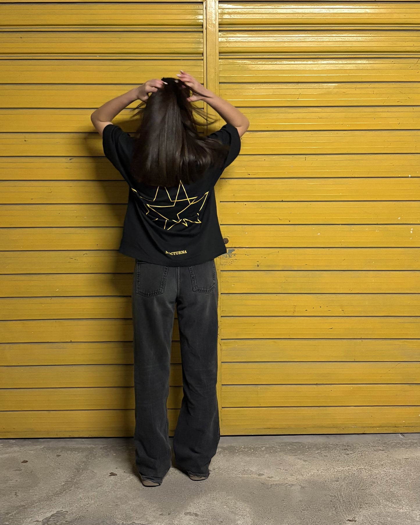 NOCTURNA STAR TEE BOXY-FIT DARK GREY & YELLOW